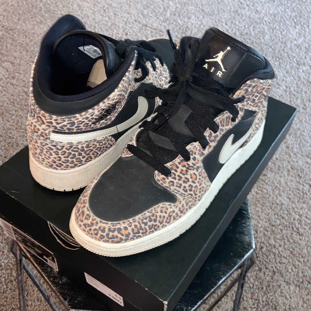 Excellent condition! Leopard print Air Jordan 1 Mid SE